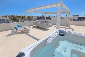 Luxe penthouse Los Altos met dakterras prive lift en jacuzzi - AT HOME Real Estate