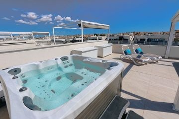 Luxe penthouse Los Altos met dakterras prive lift en jacuzzi - AT HOME Real Estate