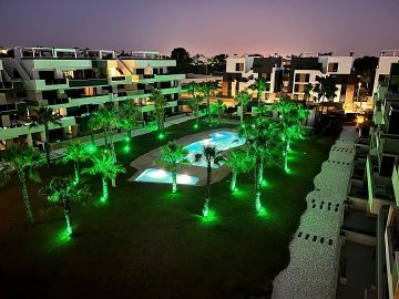 Prachtig Penthouse Appartement in Los Altos met Dakterras, Jacuzzi & Luxe Faciliteiten - AT HOME Real Estate