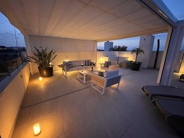 Prachtig Penthouse Appartement in Los Altos met Dakterras, Jacuzzi & Luxe Faciliteiten - AT HOME Real Estate