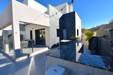 Fantastic villa with beautiful views - AT HOME Real Estate