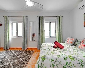 BELLE VILLA AVEC 6 CHAMBRES - AT HOME Real Estate
