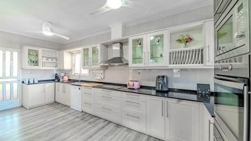 BELLE VILLA AVEC 6 CHAMBRES - AT HOME Real Estate