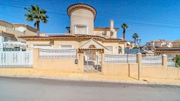 BELLE VILLA AVEC 6 CHAMBRES - AT HOME Real Estate