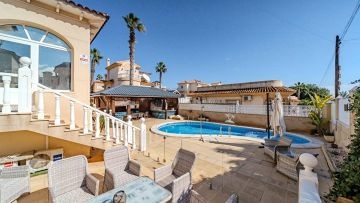 BELLE VILLA AVEC 6 CHAMBRES - AT HOME Real Estate