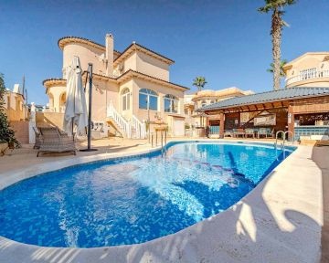 BELLE VILLA AVEC 6 CHAMBRES - AT HOME Real Estate