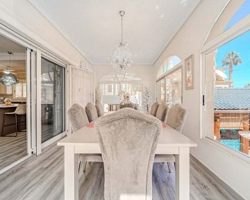 BELLE VILLA AVEC 6 CHAMBRES - AT HOME Real Estate