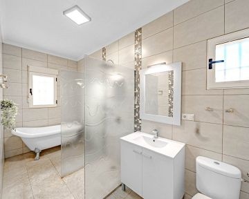 BELLE VILLA AVEC 6 CHAMBRES - AT HOME Real Estate