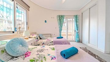 BELLE VILLA AVEC 6 CHAMBRES - AT HOME Real Estate