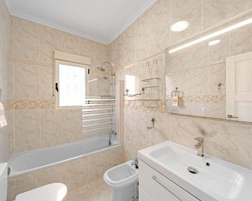 BELLE VILLA AVEC 6 CHAMBRES - AT HOME Real Estate