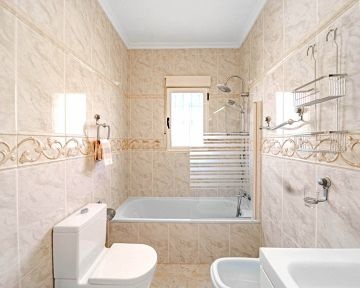 BELLE VILLA AVEC 6 CHAMBRES - AT HOME Real Estate