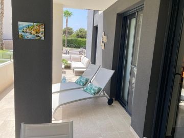 MAGNIFIQUE APPARTEMENT AU REZ-DE-CHAUSSÉE À LOS ALTOS - ORIHUELA COSTA - AT HOME Real Estate