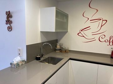 MAGNIFIQUE APPARTEMENT AU REZ-DE-CHAUSSÉE À LOS ALTOS - ORIHUELA COSTA - AT HOME Real Estate