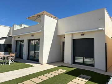 Schitterende villa op Lo Romero Golf, Pilar de la Horadada - AT HOME Real Estate