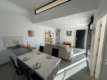 Recente Villa  - AT HOME Real Estate