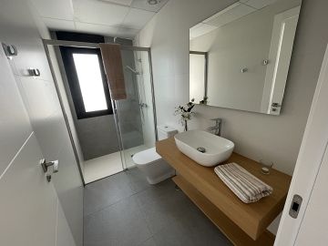 Recente Villa  - AT HOME Real Estate