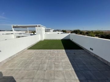 Recente Villa  - AT HOME Real Estate