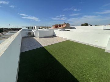 Recente Villa  - AT HOME Real Estate