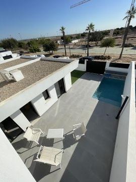 Recente Villa  - AT HOME Real Estate