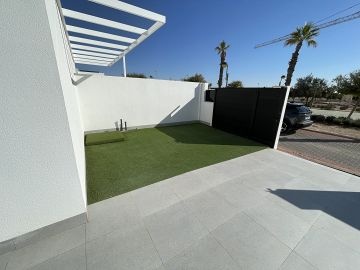 Recente Villa  - AT HOME Real Estate